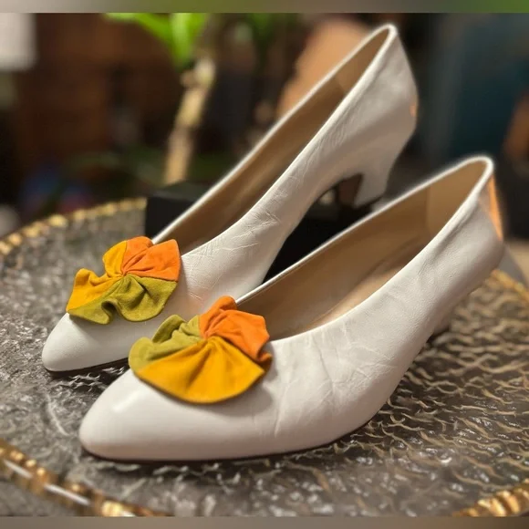 Vintage Bandolino Made in Italy Ivory Leather Pumps with Sculptural Bow 8.5 N - Picture 1 of 16